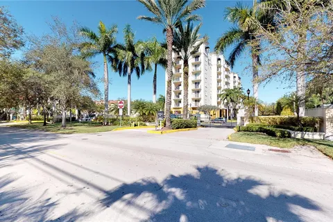 9021 SW 94 # 604, Kendall FL 33176