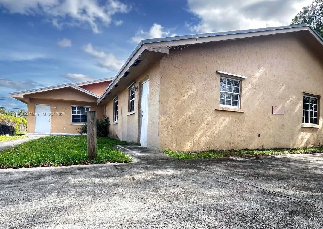 15741 NW 40th Ct, Miami Gardens FL 33054