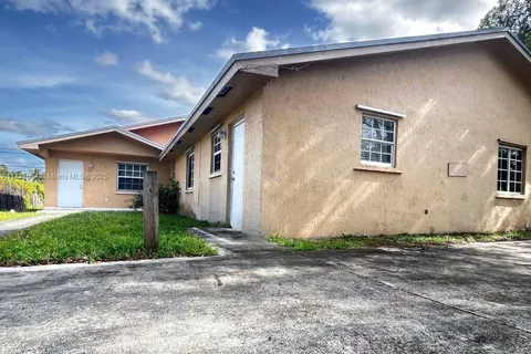 15741 NW 40th Ct, Miami Gardens FL 33054