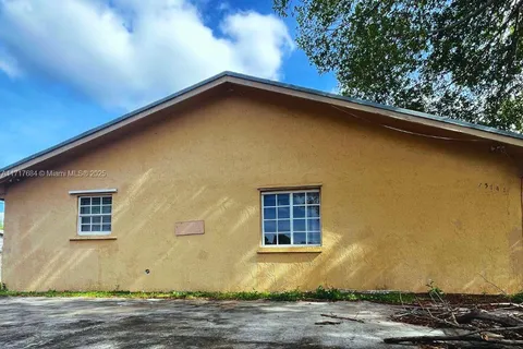 15741 NW 40th Ct, Miami Gardens FL 33054