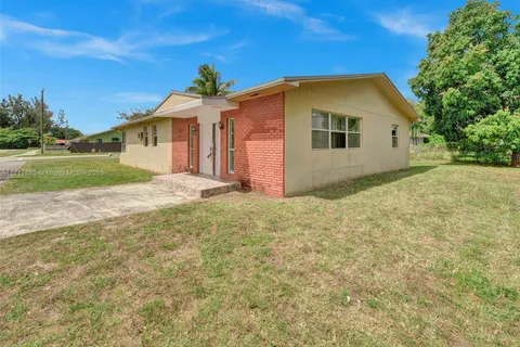 15701 NW 38th Ct, Miami Gardens FL 33054