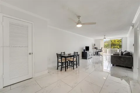 910 Michigan Ave # 301, Miami Beach FL 33139