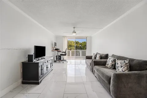 910 Michigan Ave # 301, Miami Beach FL 33139