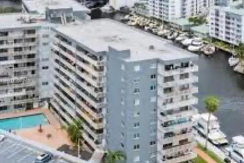 1800 NW 24th Ave # 409, Miami FL 33125