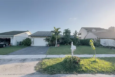 1254 N Fieldlark Ln, Homestead FL 33035