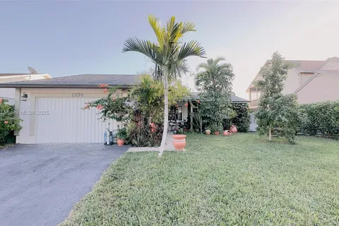 1254 N Fieldlark Ln, Homestead FL 33035