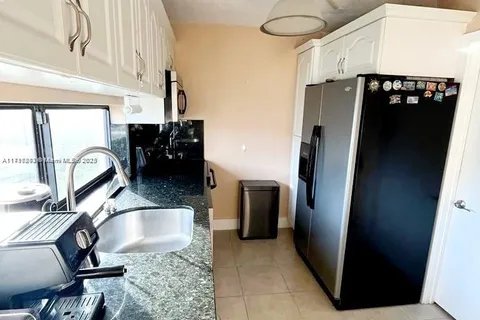 17021 N Bay Rd # 923, Sunny Isles Beach FL 33160