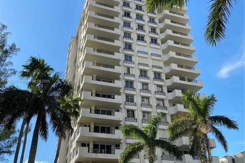 6422 Collins Ave # 4, Miami Beach FL 33141