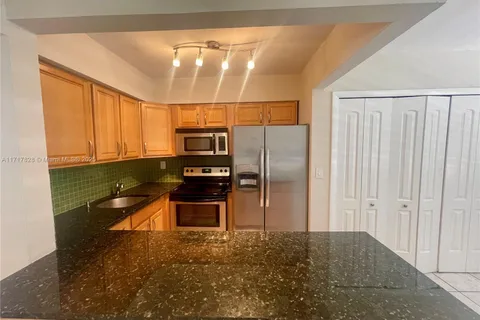 4050 NE 12th Ter # 1, Oakland Park FL 33334