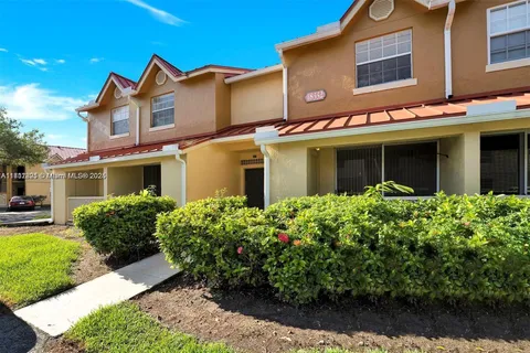 18356 NW 68th Ave # F, Hialeah FL 33015