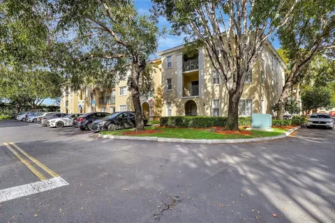 2496 Centergate Dr # 207, Miramar FL 33025