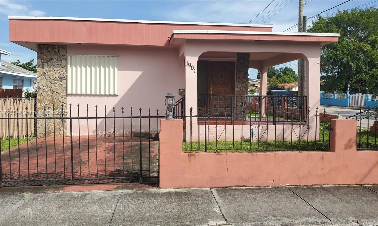 1901 NW 1st Ter, Miami FL 33125