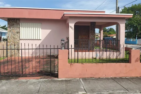 1901 NW 1st Ter, Miami FL 33125