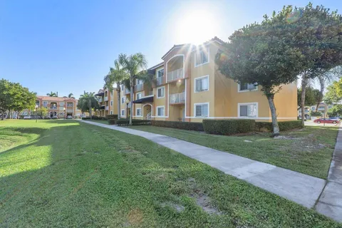 20930 SW 87th Ave # 305, Cutler Bay FL 33189