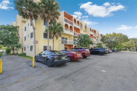 7910 Camino Real # N307, Miami FL 33143