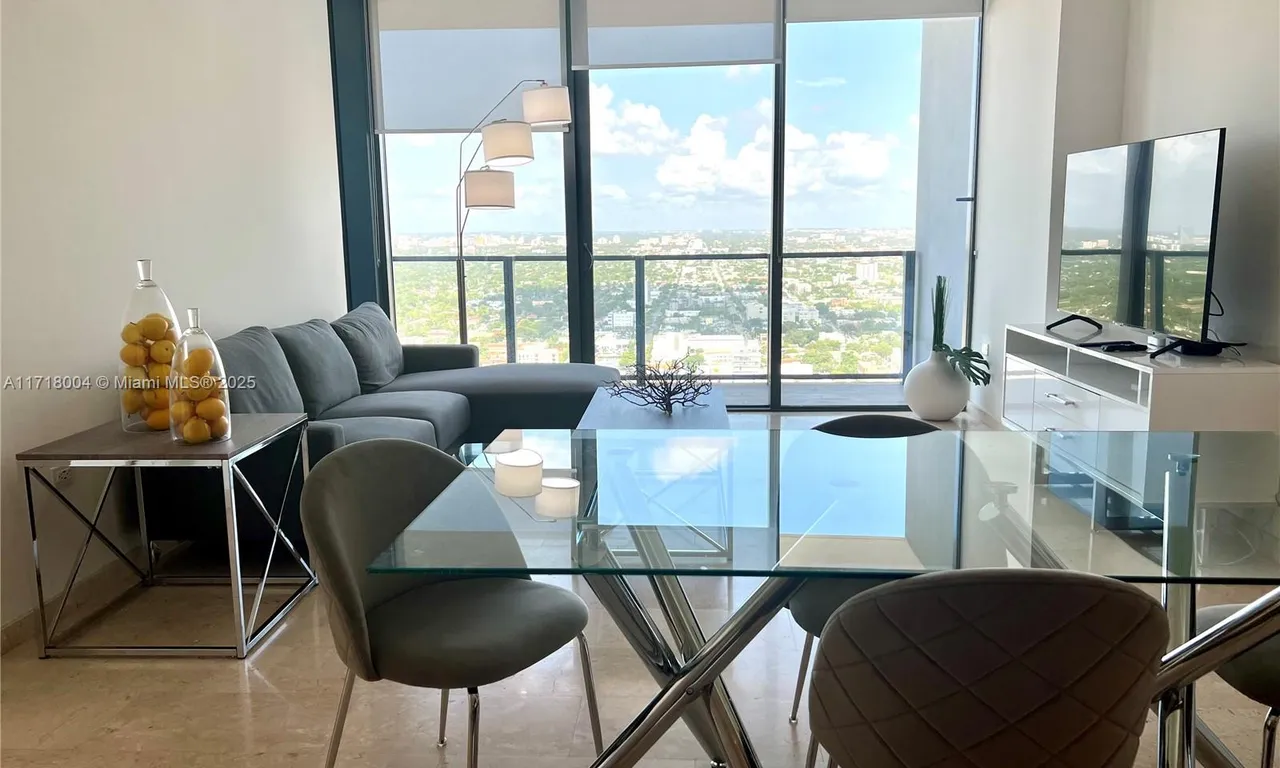 88 SW 7 # 3606, Miami FL 33131