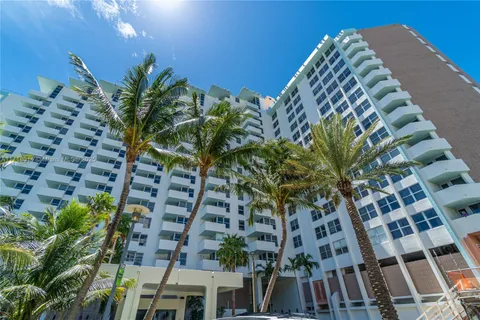 2899 Collins Ave # 612, Miami Beach FL 33140