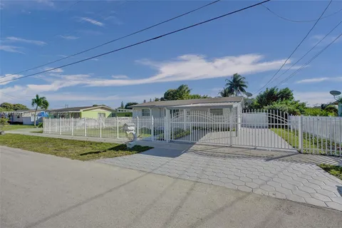 2920 NW 156th St, Miami Gardens FL 33054