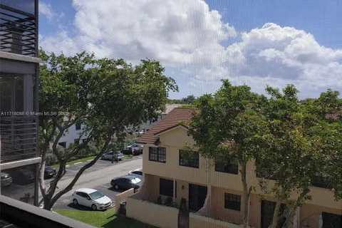 20840 San Simeon Way # 403, Miami FL 33179