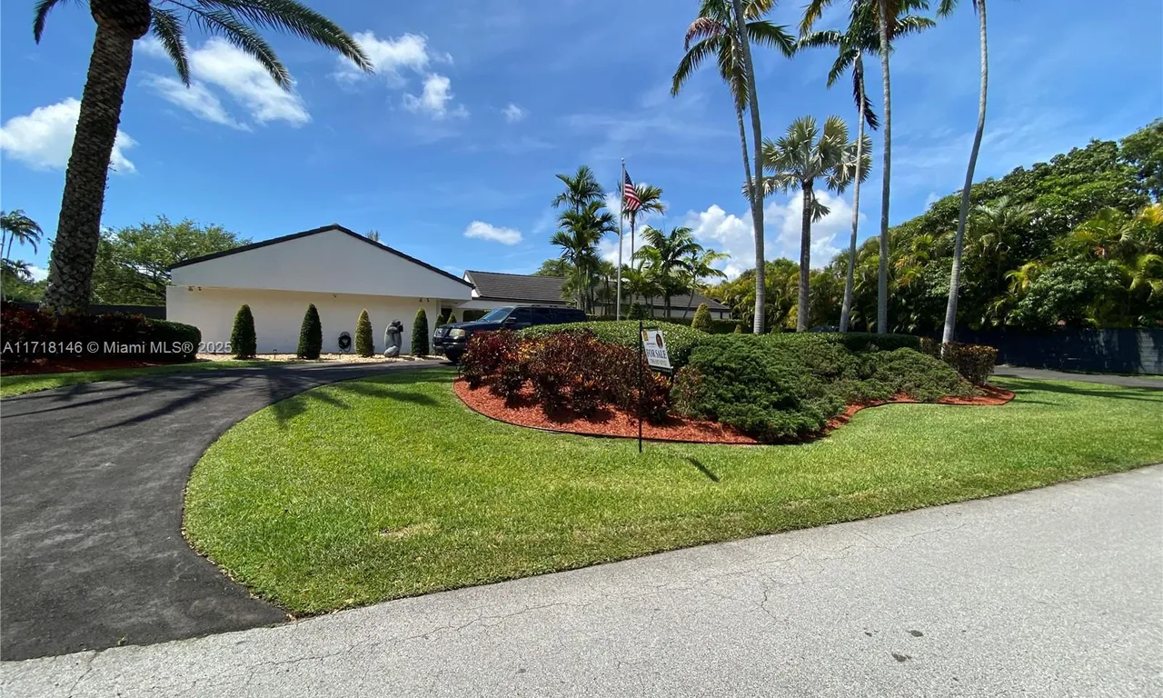 8050 SW 170th St, Palmetto Bay FL 33157