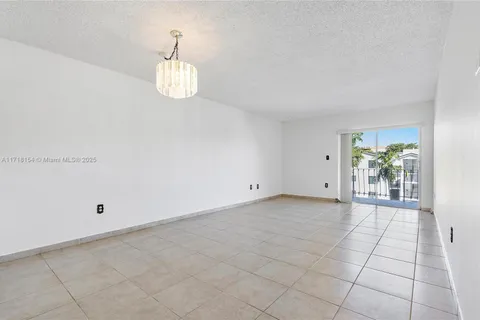 1950 W 54th St # 222, Hialeah FL 33012