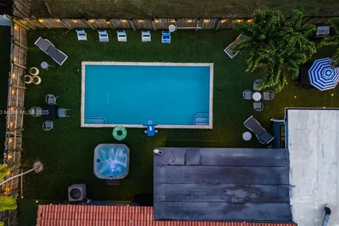 1024 NE 4th St, Hallandale Beach FL 33009