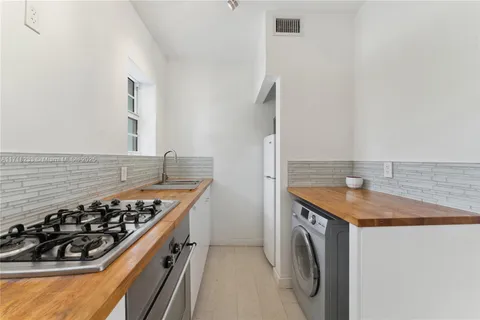 4812 Pine Tree Dr # 206, Miami Beach FL 33140