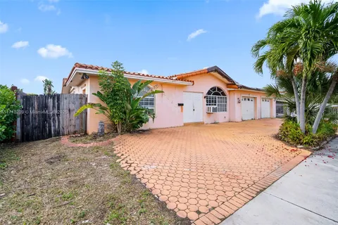 4660 W 8th Pl, Hialeah FL 33012