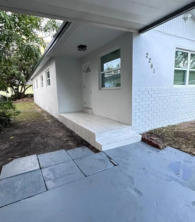 2261 NW 51st Ter, Miami FL 33142