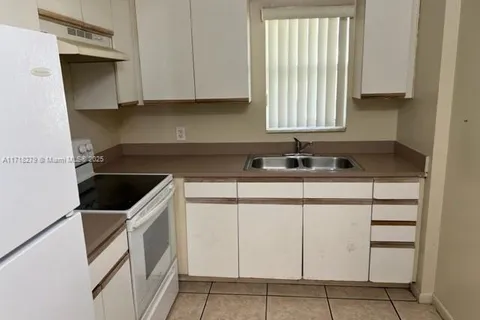 4160 NW 21st St # 117E, Lauderhill FL 33313