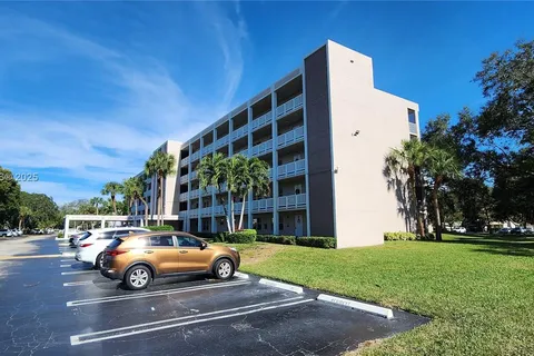 1075 Riverside Dr # 404, Coral Springs FL 33071