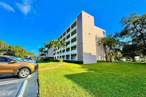 1075 Riverside Dr # 404, Coral Springs FL 33071