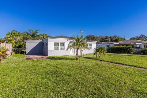 4433 SW 52nd St, Dania Beach FL 33314