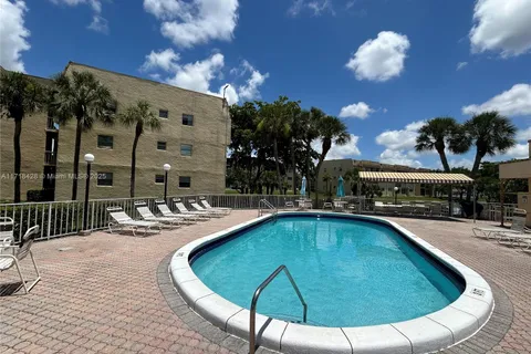 8300 Sunrise Lakes Blvd # 112, Sunrise FL 33322