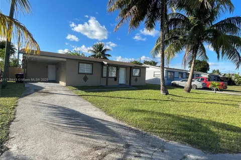 451 SW 28th Ave, Fort Lauderdale FL 33312