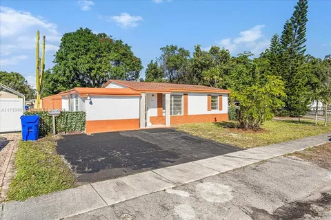 6611 Raleigh St, Hollywood FL 33024