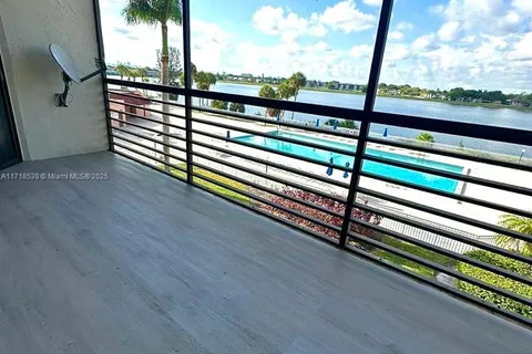 20840 San Simeon Way # 305, Miami FL 33179