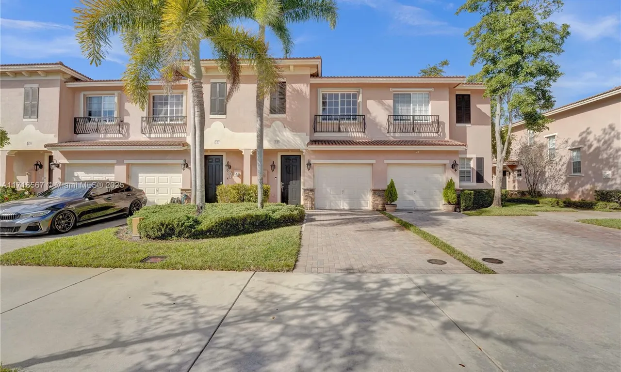 225 Las Brisas Cir, Sunrise FL 33326