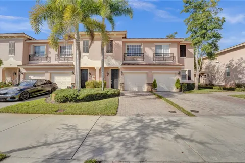 225 Las Brisas Cir, Sunrise FL 33326