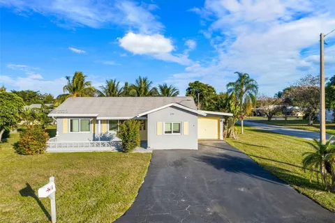 7006 NW 92nd Ave, Tamarac FL 33321