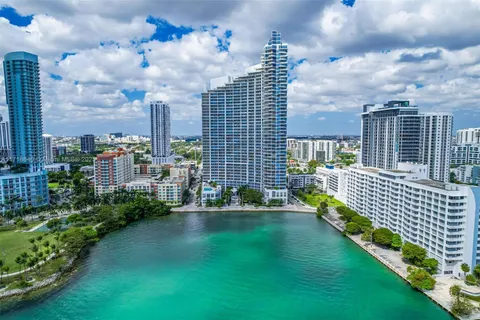 2020 N Bayshore Dr # 3202, Miami FL 33137