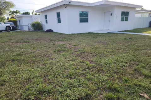 2608 Funston St, Hollywood FL 33020