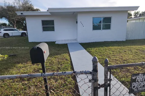 2608 Funston St, Hollywood FL 33020