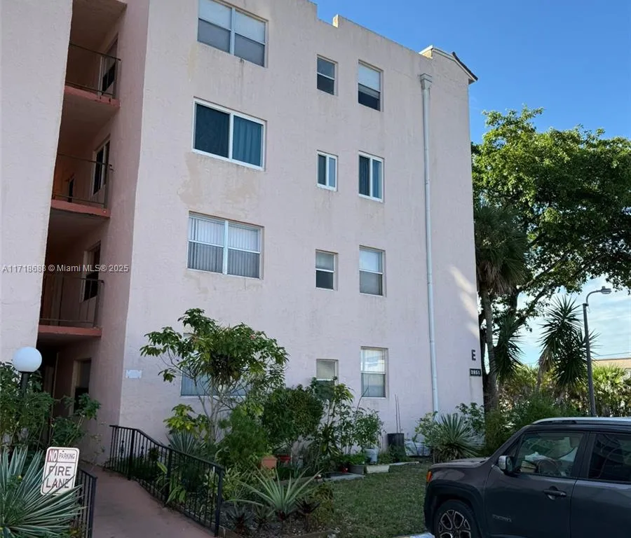 2851 Somerset Dr # 302, Lauderdale Lakes FL 33311