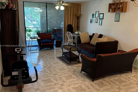 2851 Somerset Dr # 302, Lauderdale Lakes FL 33311