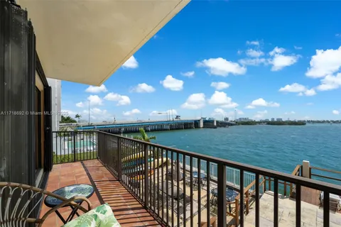 7845 NE Bayshore Ct # 10, Miami FL 33138