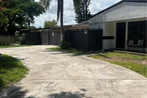 9331 Marine Dr, Cutler Bay FL 33189