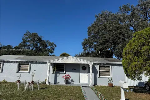 3821 NW 208th St, Miami Gardens FL 33055