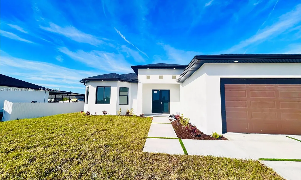 2001 DIPLOMAT PKWY W, Cape Coral FL 33993