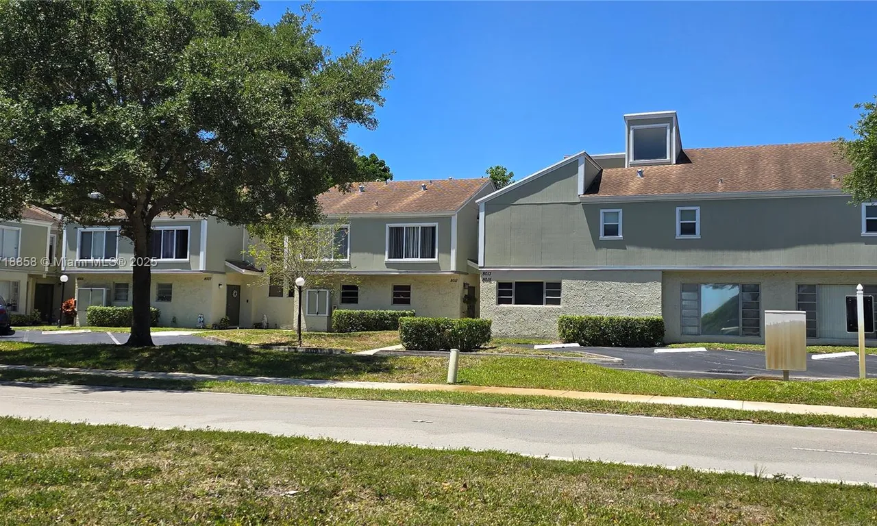 8005 Lagos De Campo Blvd # 4, Tamarac FL 33321